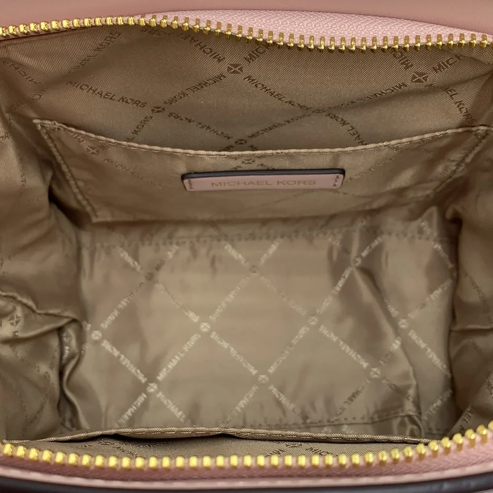 MICHAEL KORS
Avril Small Logo Top-Zip Satchel Powder Blush Multi signature color - Picture 13 of 16